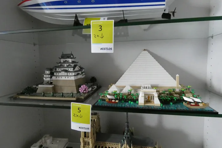 2x LEGO Architecture Modell